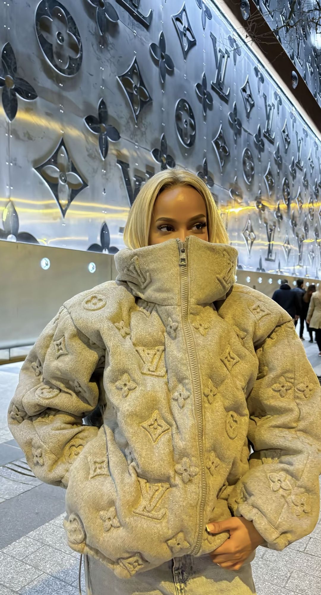 LV PUFFER COAT GREY
